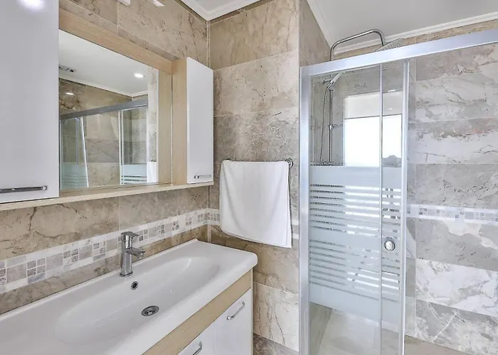 Seaview Luxury Apartment - Private Pool *